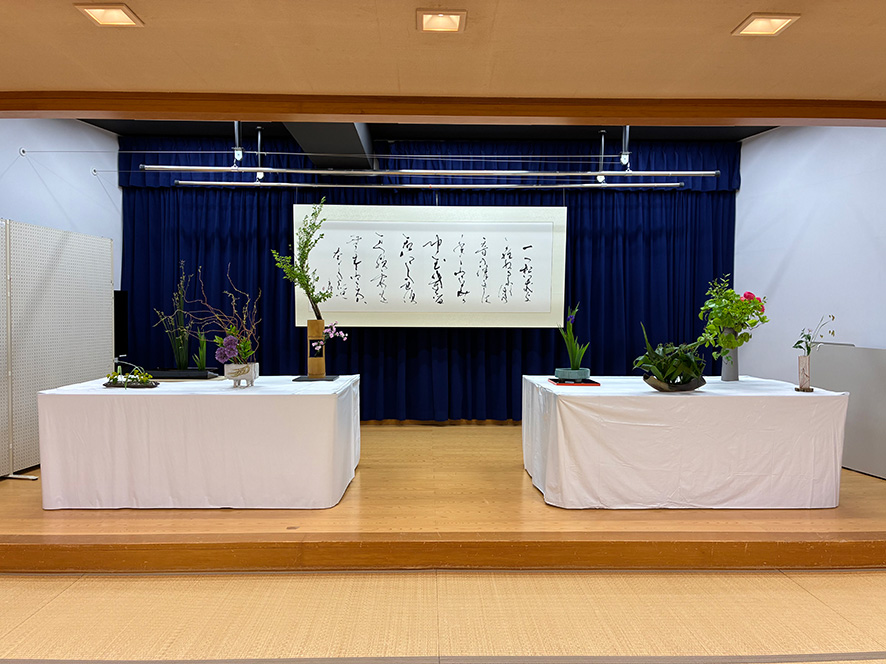 慈烏展